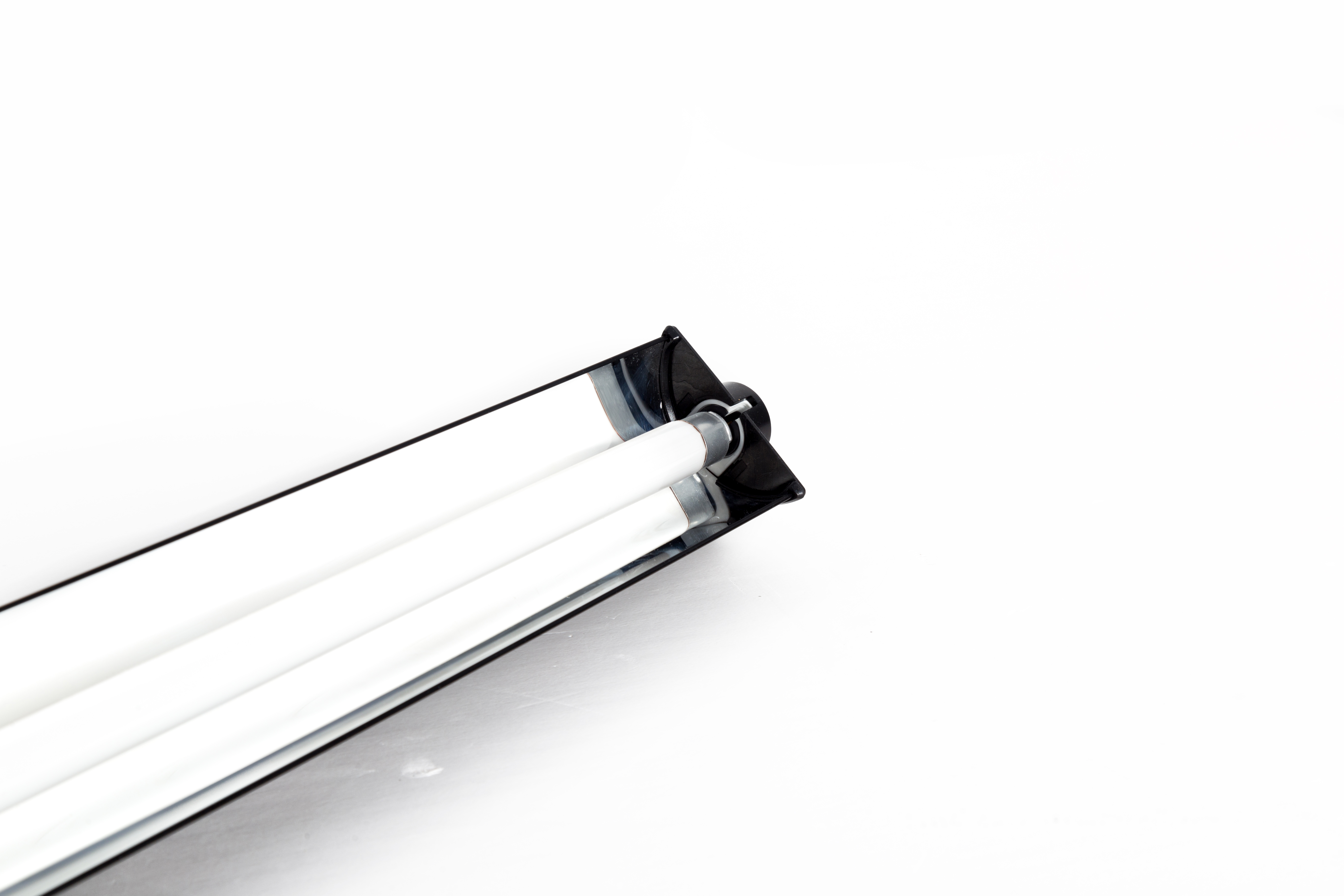 ReptiWorks Pro T5 Lighting Kit-39WIncluding 10.0 T5 Uvb Tube875*58*42Mm (Tropical Version)